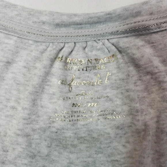 American Eagle Outfitters Gray Cap Sleeve Fitted Tee - Picture 3 of 4